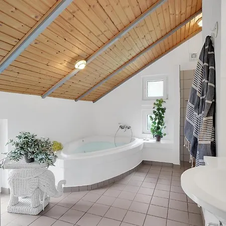 בית נופש Stunning In With Kitchen Romo