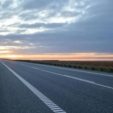Holiday home Stunning In With Kitchen Romo