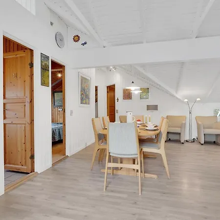 Stunning In With Kitchen Holiday home *