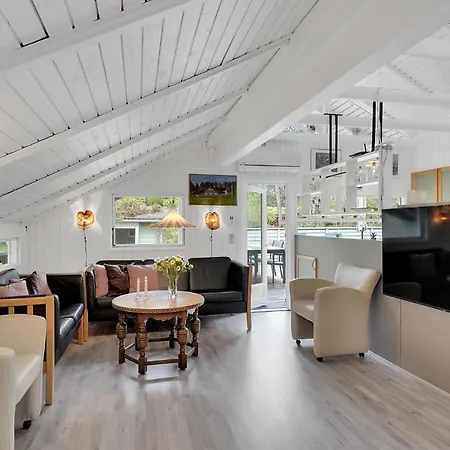 Stunning In With Kitchen * Romo