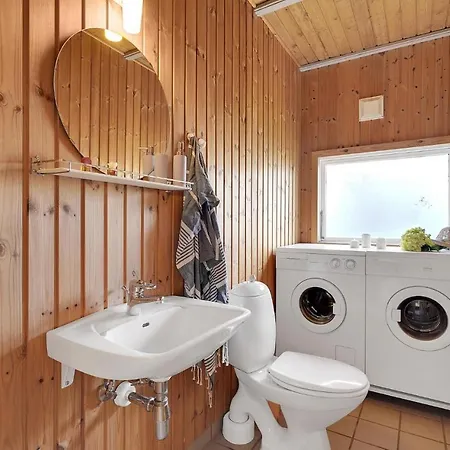 Stunning In With Kitchen בית נופש