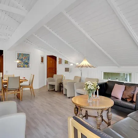 Stunning In With Kitchen בית נופש