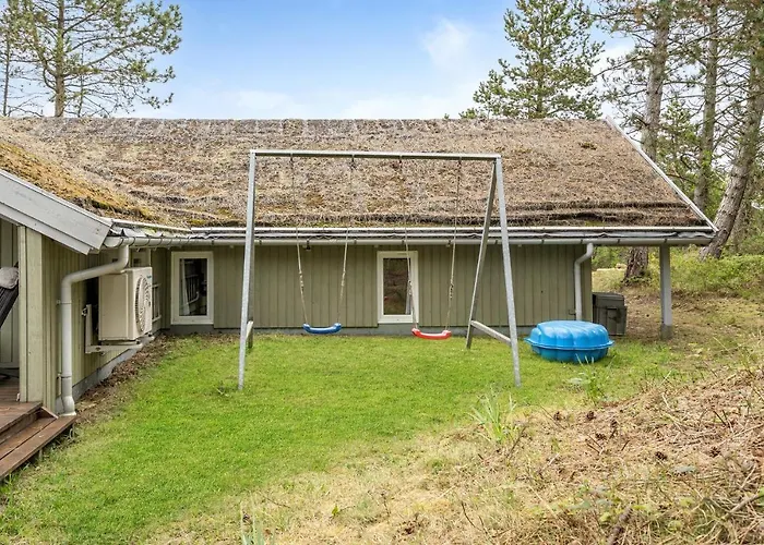 Stunning In With Kitchen Holiday home *