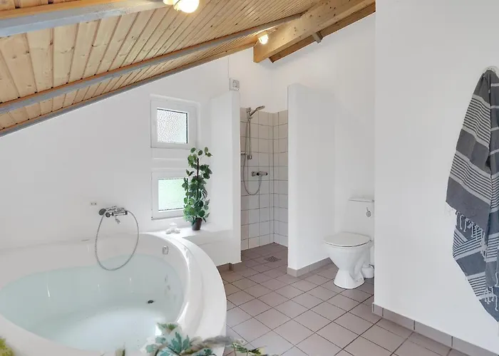 Holiday home Stunning In With Kitchen *