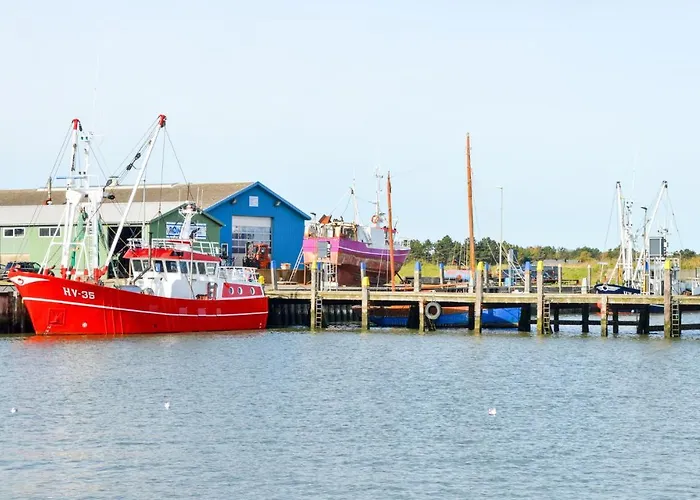 Holiday home Stunning In With Kitchen Romo